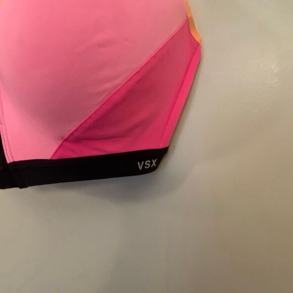 Victoria’s Secret sports bra size 34D - Picture 3 of 7